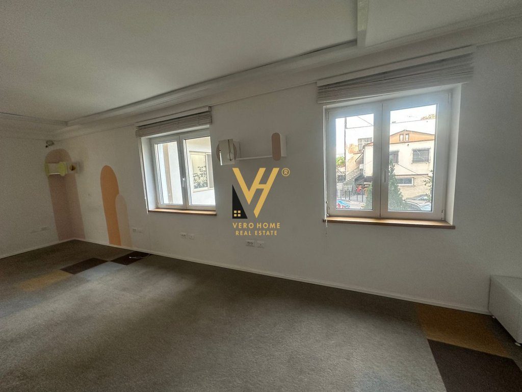 JEPET ZYRE 130 M2 ME QERA TE RRUGA E DURRESIT 150.000 LEKE 3