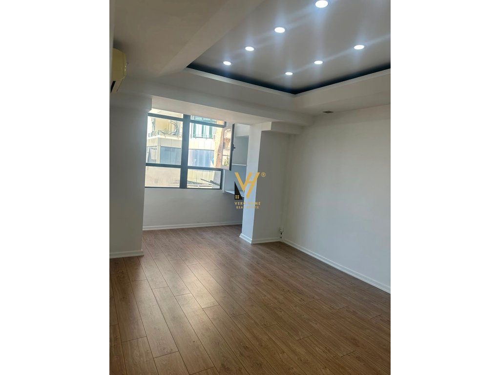 JEPET ZYRE 120 M2 ME QIRA TEK BLV.ZOGU I PARE 1.300 EURO 4