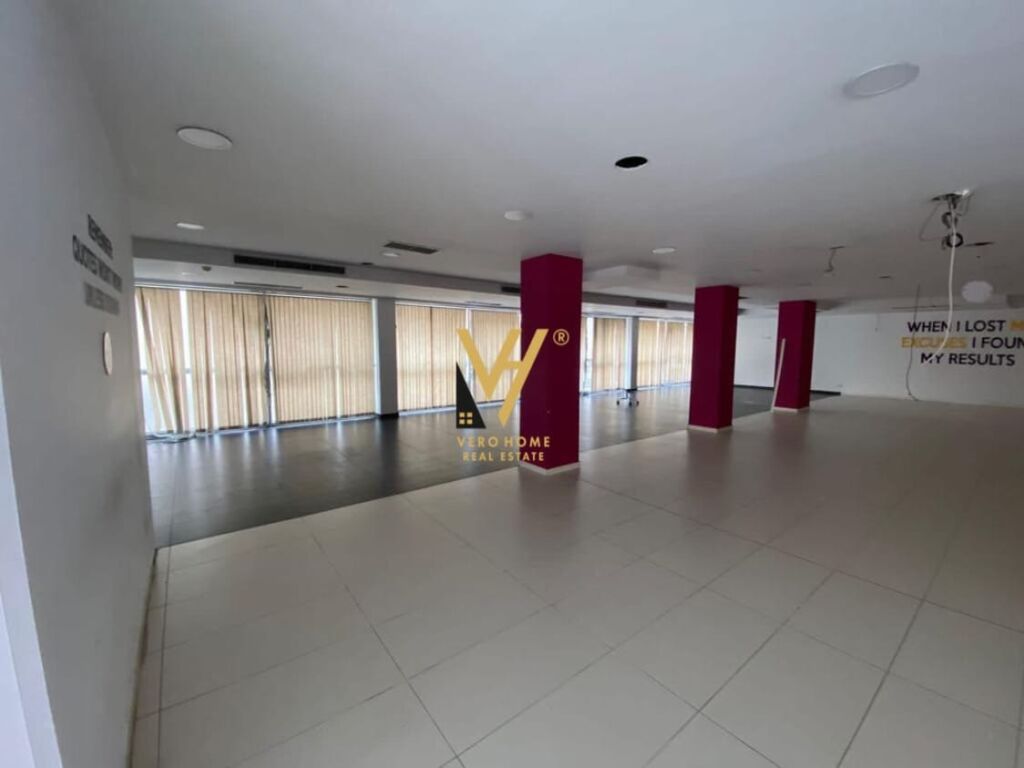 Jepet zyre me qera te Blloku 570 m2 3