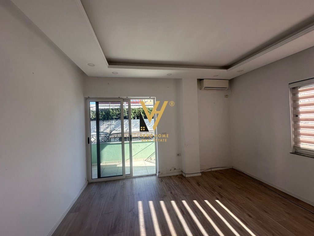 JEPET AMBIENT BIZNESI 180 M2 ME QERA TE SHESHI WILLSON 2.000 EURO 2
