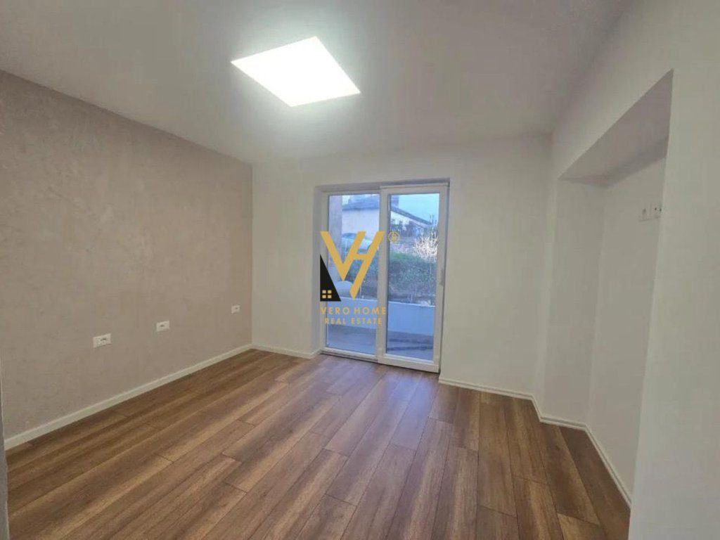 JEPET ZYRE 78 M2 ME QIRA TE BRRYLI 750 EURO 2