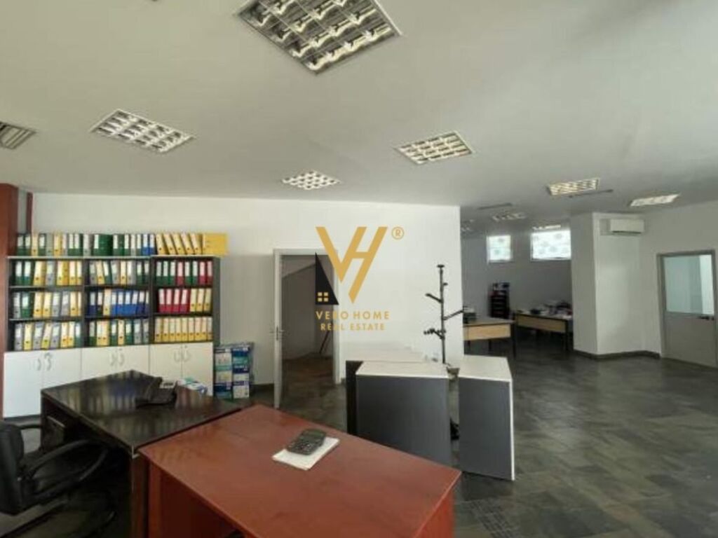 Jepet godine tre kateshe me qera pran Top Channel 750 m2 3