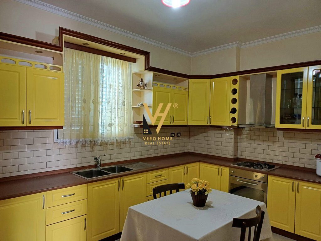 JEPET VILE 3 KATESHE ME QIRA TE KRYENGRITJA E FIERIT, FIER 2.500 EURO