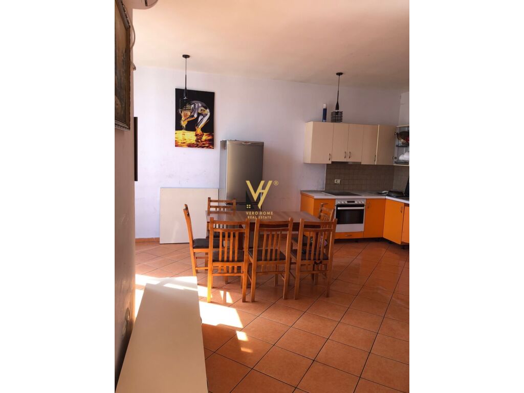 Jepet Apartament 2+1+2+ballkon me qera te Rruga e Kavajes 106 m2 2