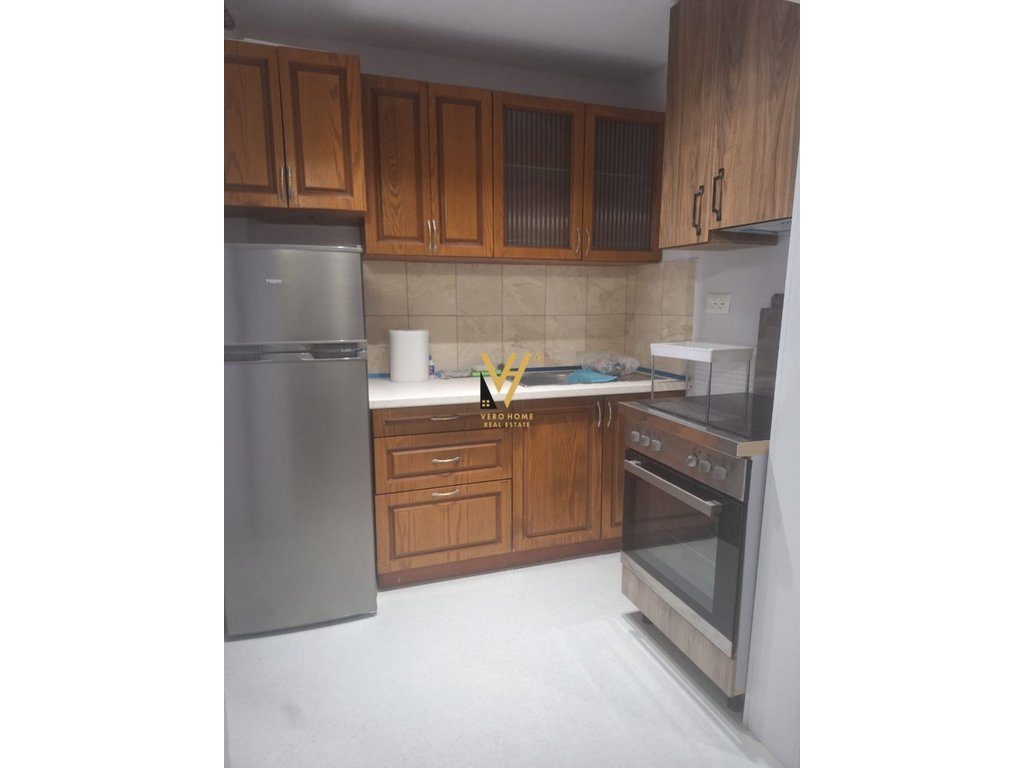 JEPET APARTAMENT 2+1 ME QERA ISH PARKU 600 EURO 2