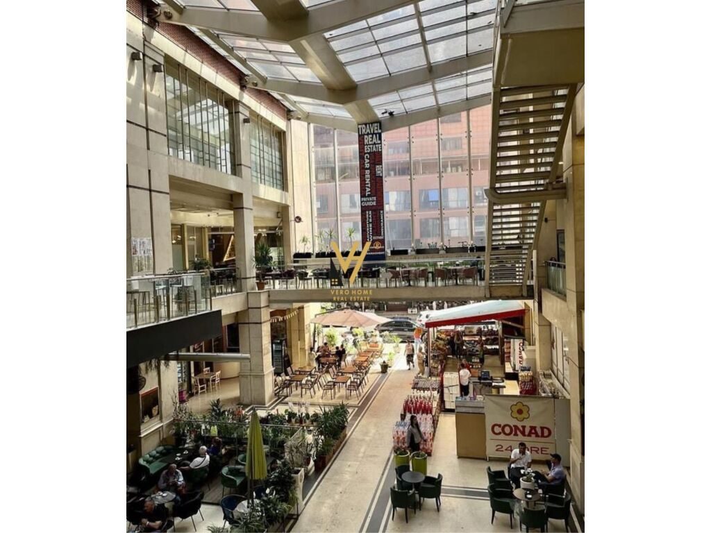 JEPET ZYRE 100 M2 ME QERA NE QENDER 800 EURO