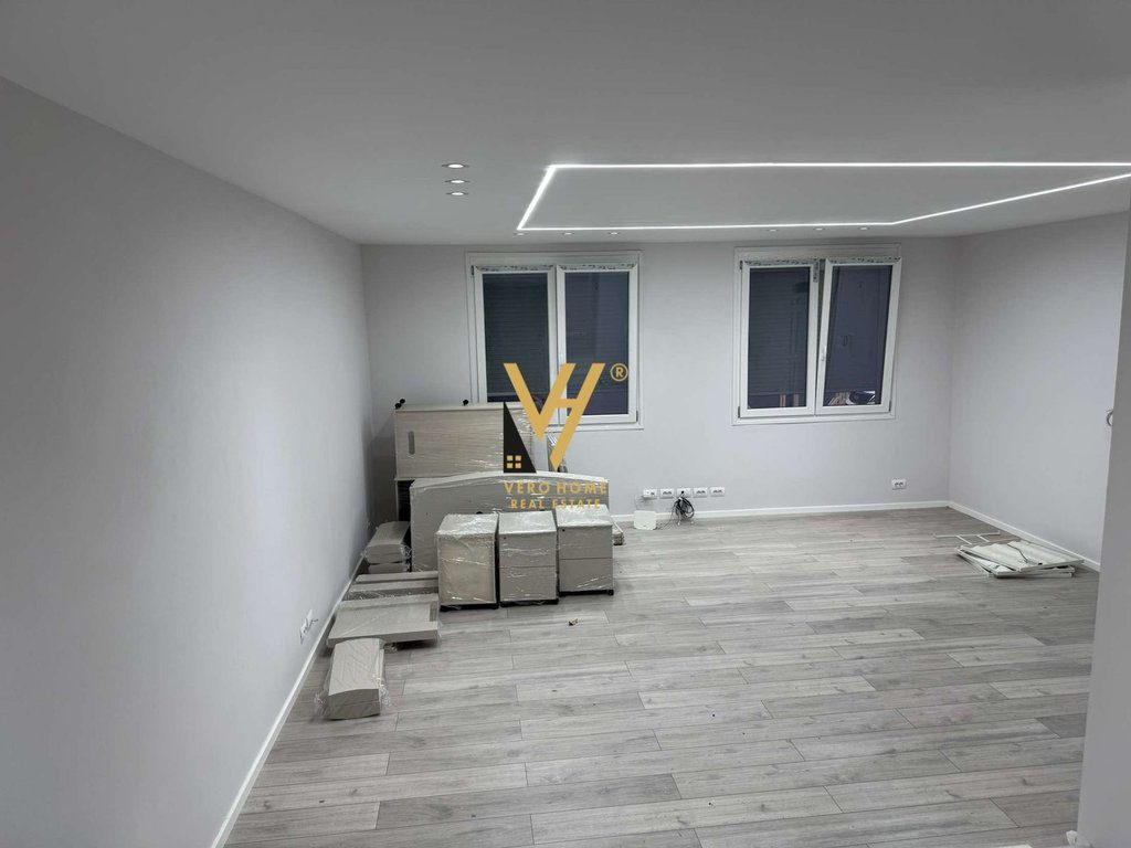 JEPET ZYRE 75M2 ME QERA TE RRUGA E ELBASANIT 2.000 EURO 2