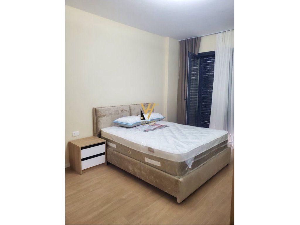 JEPET APARTAMENT 2+1+2+2BLK ME QERA TE LIQENI I THATE 1.300 EURO 2