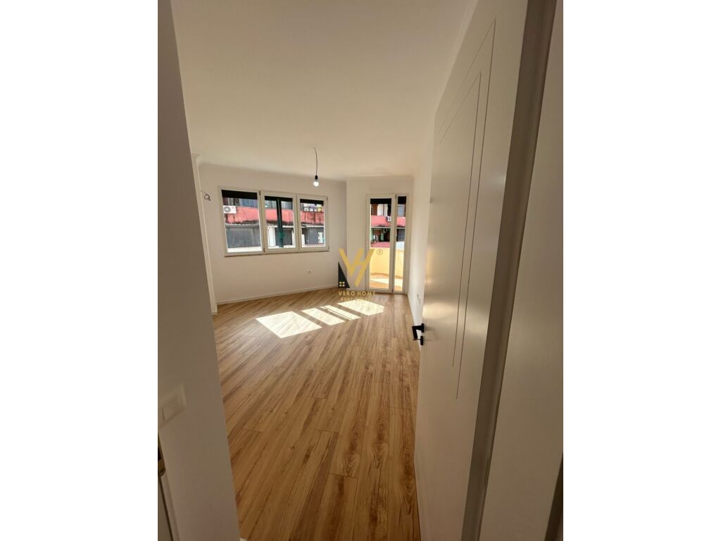 Shitet Apartament 1+1+ballkon te Rruga e Elbasanit 70 m2 3
