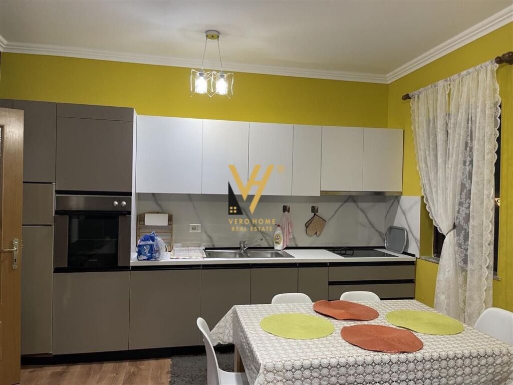 Jepet Apartament 2+1+ballkon me qera te Ish Restorant Durresi 100 m2 2