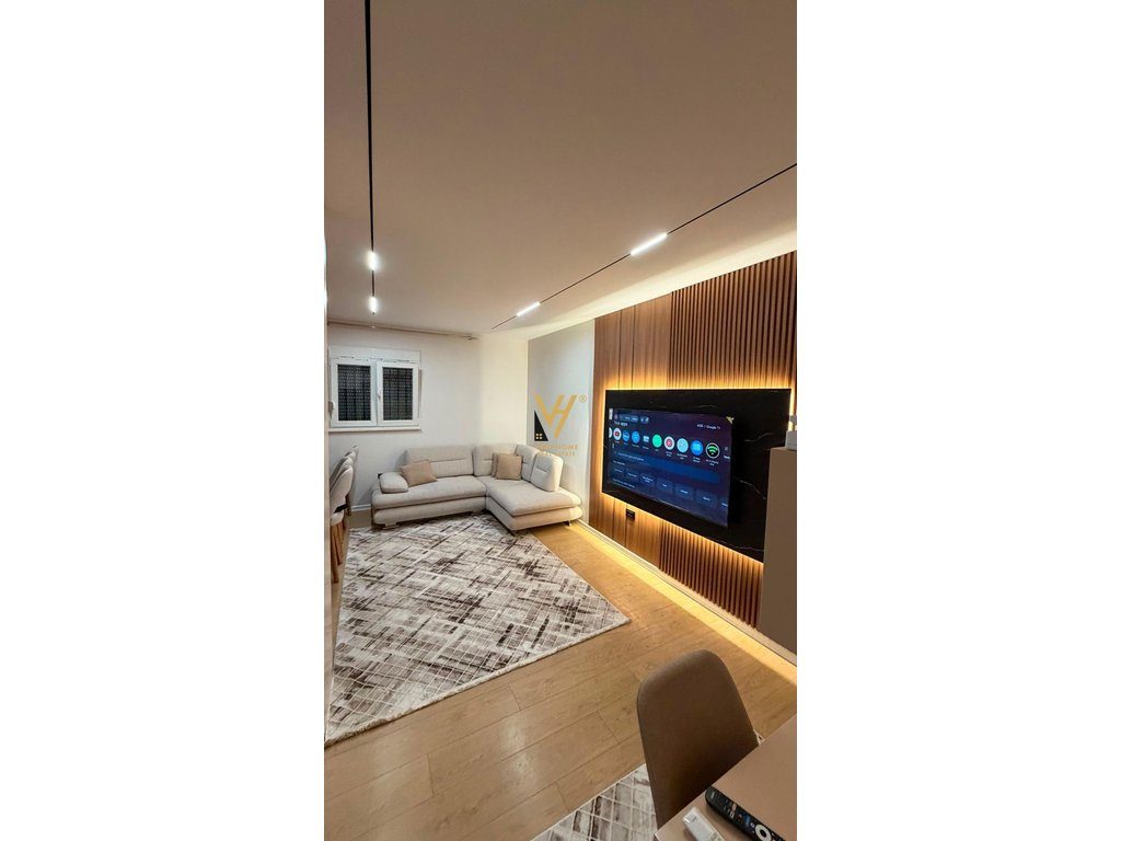 JEPET APARTAMENT 1+1 ME QIRA TE RRUGA E DIBRES 65.000 LEKE