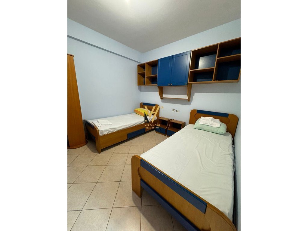 JEPET APARTAMENT 2+1+2+BLK ME QERA TE KOMUNA E PARISIT 70.000 LEKE 4