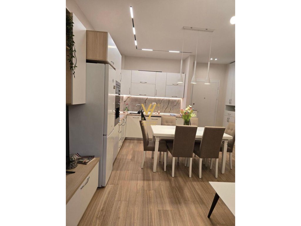 JEPET APARTAMENT 2+1+2+BLK ME QERA TEK BULEVARDI I RI 900 EURO 2