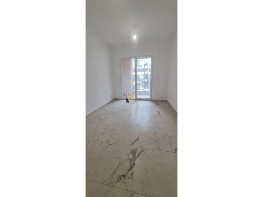 JEPET ZYRE 79 M2 ME QIRA TE RRUGA DRITAN HOXHA 45.000 LEKE