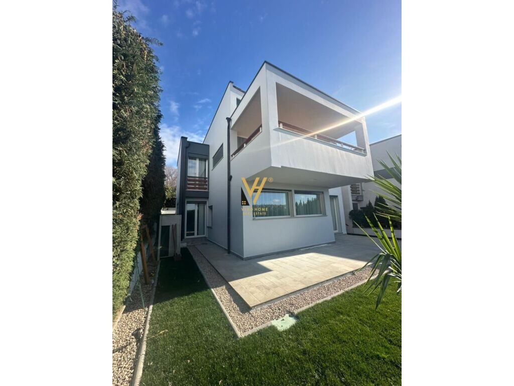 Shitet Vile dy kateshe dhe te Kompleksi Long Hill 219 m2 2