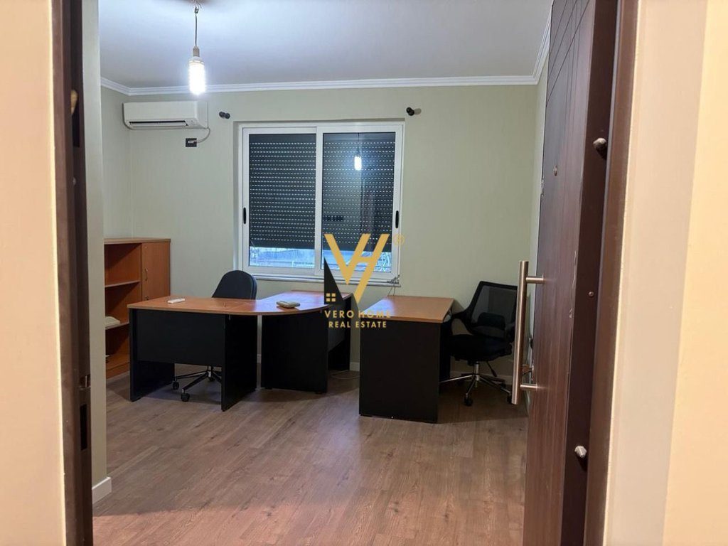 JEPET ZYRE 55 M2 ME QERA TE LIBRI UNIVERSITAR 650 EURO