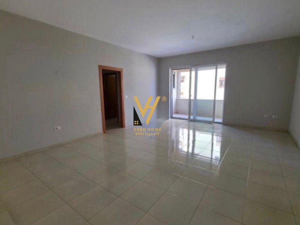 JEPET ZYRË 120 M2 ME QIRA RRUGA E BOGDANEVE 1.100 EURO