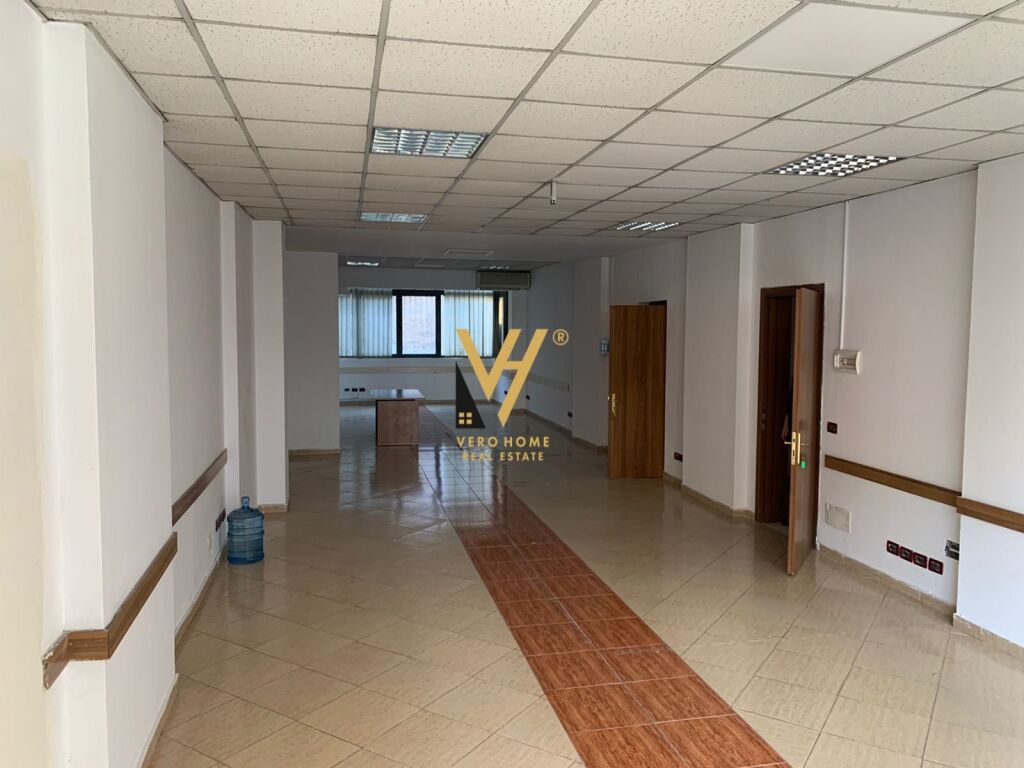 Jepet zyre me qera te Selvia 200 m2