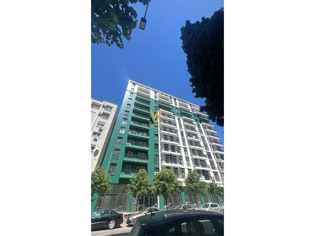 SHITET APARTAMENT 3+1+2+BLK TE KOMUNA E PARISIT 400.000 EURO