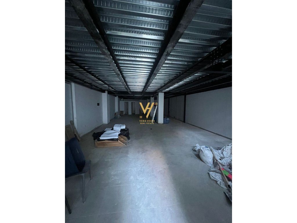 JEPET AMBIENT BIZNESI 240 M2 ME QIRA TE STACIONI I TRENIT 1.500 EURO