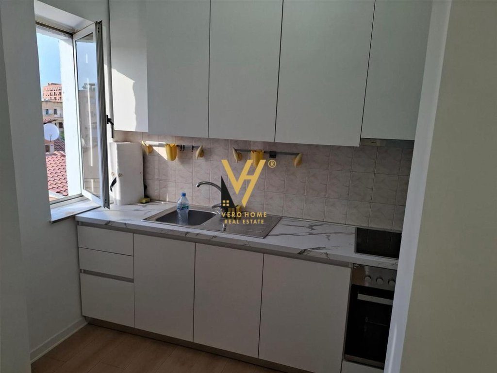 JEPET APARTAMENT 1+1+BLK ME QIRA TE DISPANCERIA, PRANE STACIONIT TE TRENIT 550 EURO 3