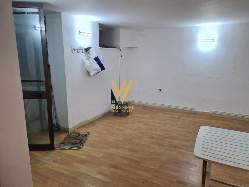 JEPET DYQAN 50 M2 ME QIRA NE BLLOK, LSI 40.000 LEKE 3