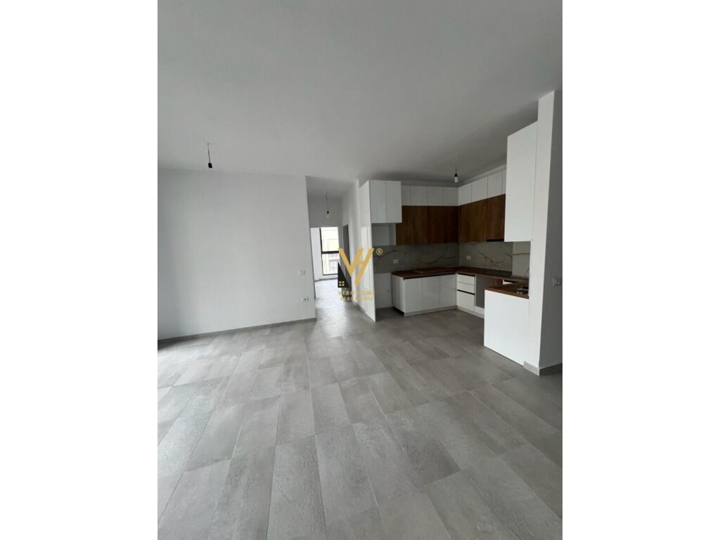 Jepet zyre me qera te Kompleksi Olimpik 110 m2 2