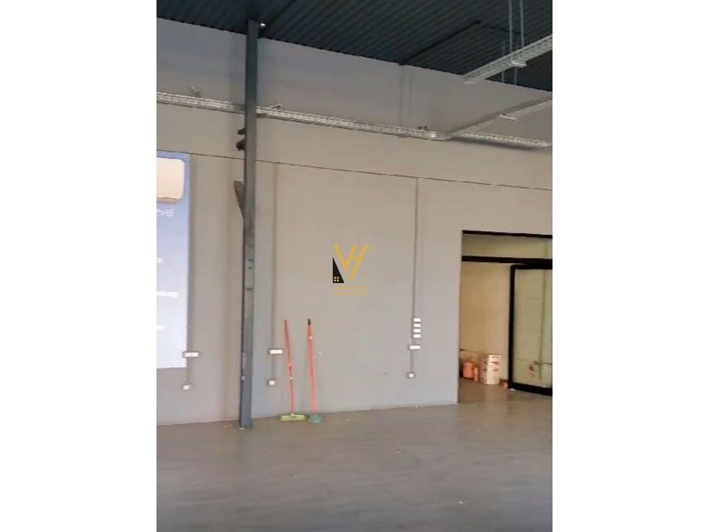 JEPET MAGAZINE 500 M2 ME QERA TE ISH DOGANA 4.000 EURO 2