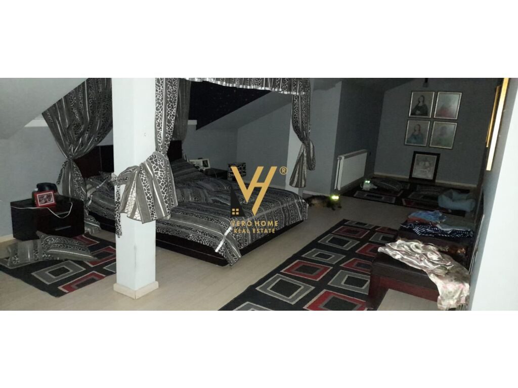 Shitet Apartament duplex 4+1+3 ne Korce 255 m2 2