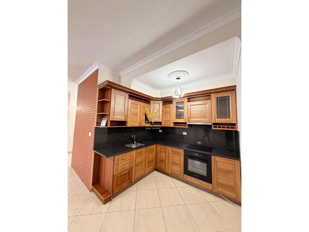 JEPET APARTAMENT 3+1+2+2BLK ME QERA TE RRUGA E DIBRES 1.000 EURO 3