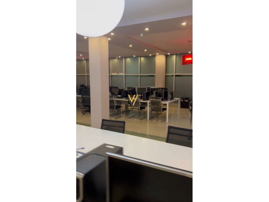 JEPET ZYRE 320 M2 ME QIRA TE ISH FUSHA E AVIACIONIT 2.120 EURO 2