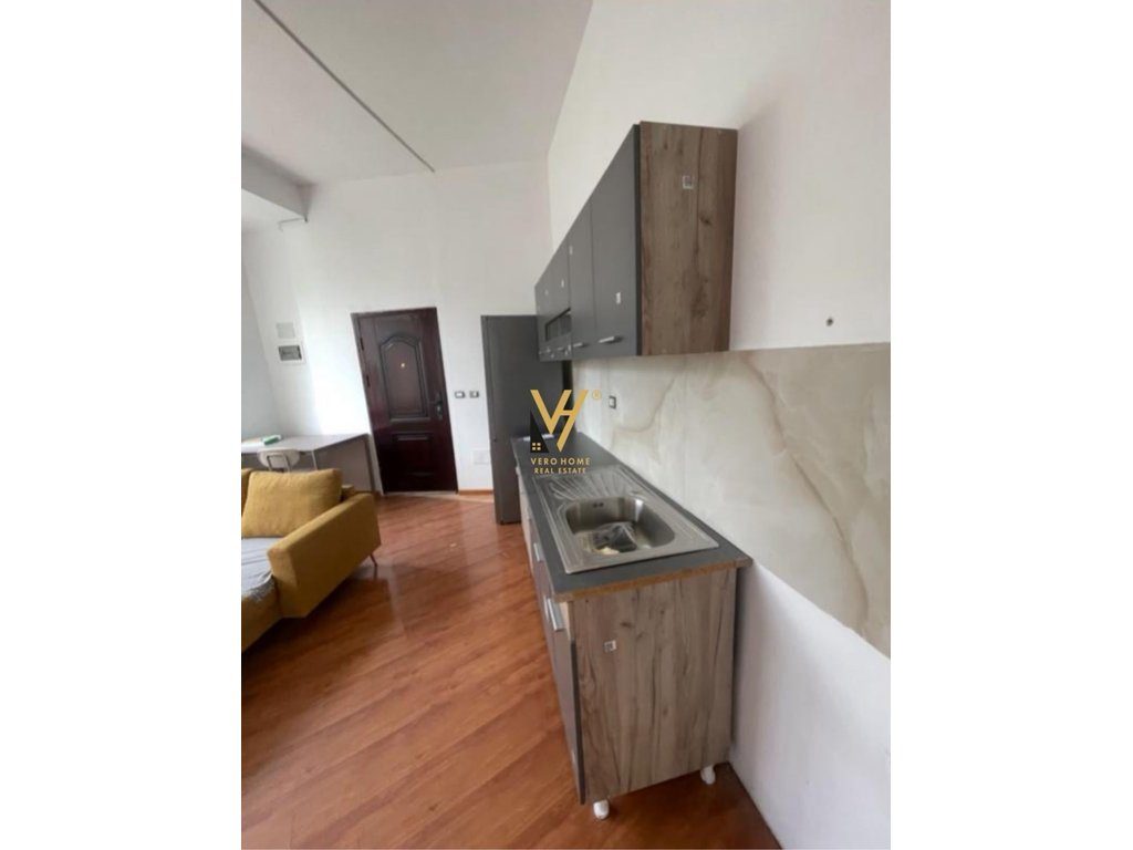 JEPET APARTAMENT 1+1 ME QERA RRUGA EDUARD MANO 45.000 LEKE 2