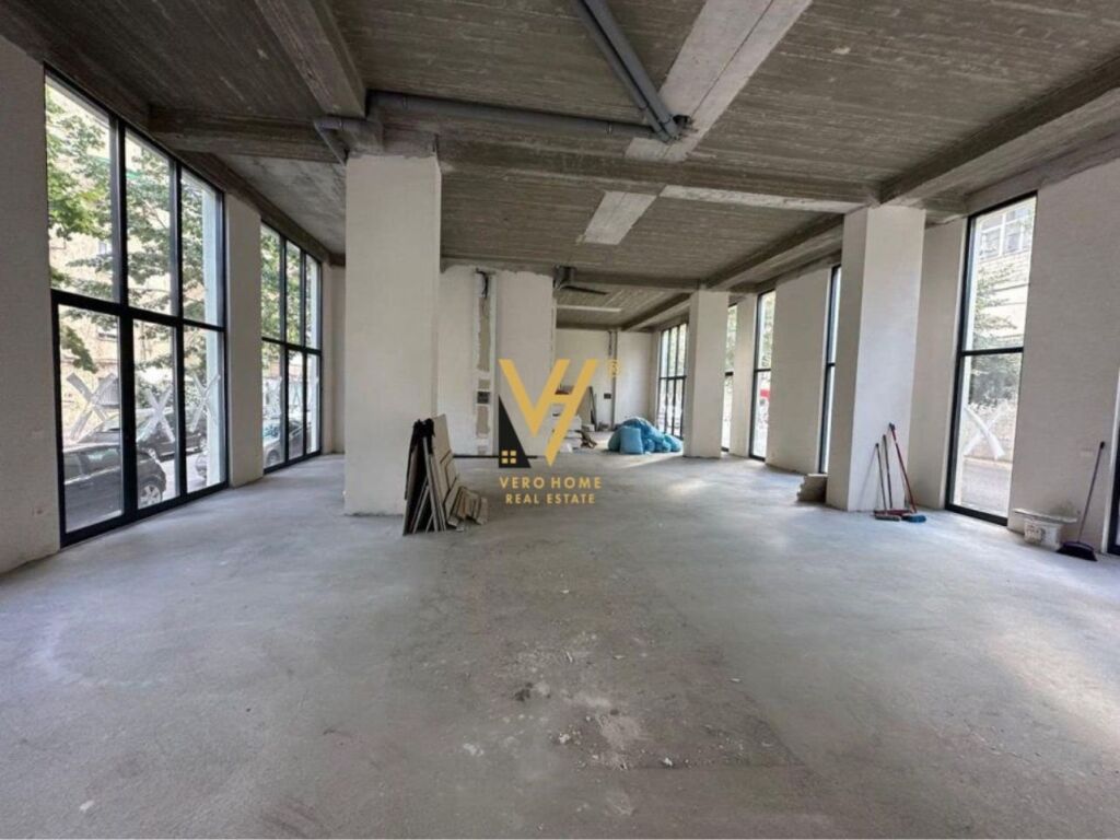 Jepet Ambient Komercial me qera te Rruga Irfan Tomini 200 m2