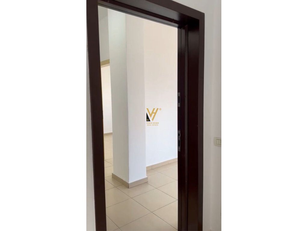 JEPET ZYRE 75 M2 ME QIRA TE 5 MAJI 350 EURO 2