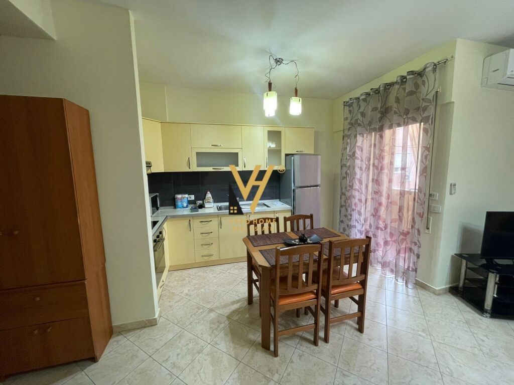 Jepet Apartament 2+1+2+ballkon me qera te Kompleksi Kristal 106 m2 2