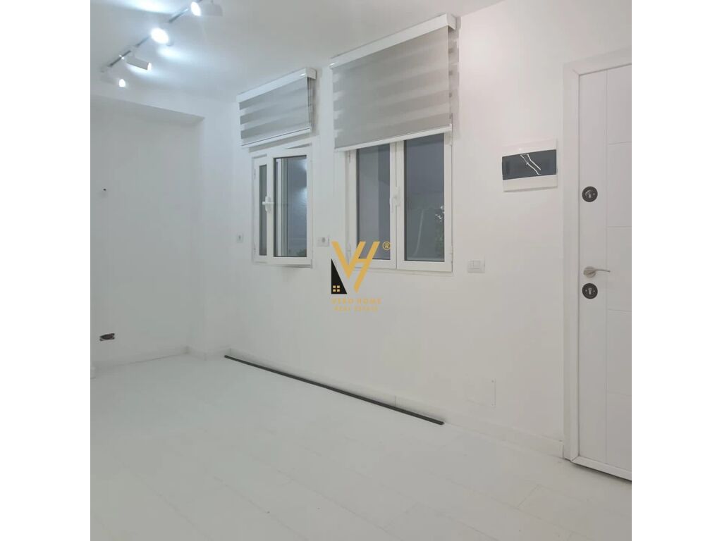 Jepet ambjent biznesi me qera te Zogu i Zi 50 m2 3