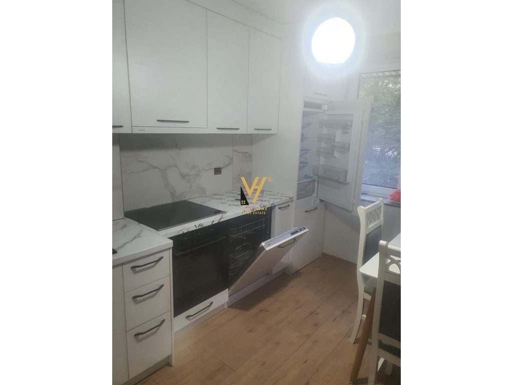 JEPET APARTAMENT 1+1+BLK ME QERA TE PETRO NINI LUARASI 700 EURO 2