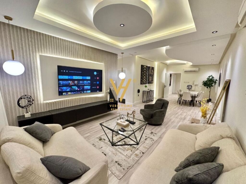 Jepet Apartament 3+1+2+post parkimi me qera te Liqeni i Thate 120 m2