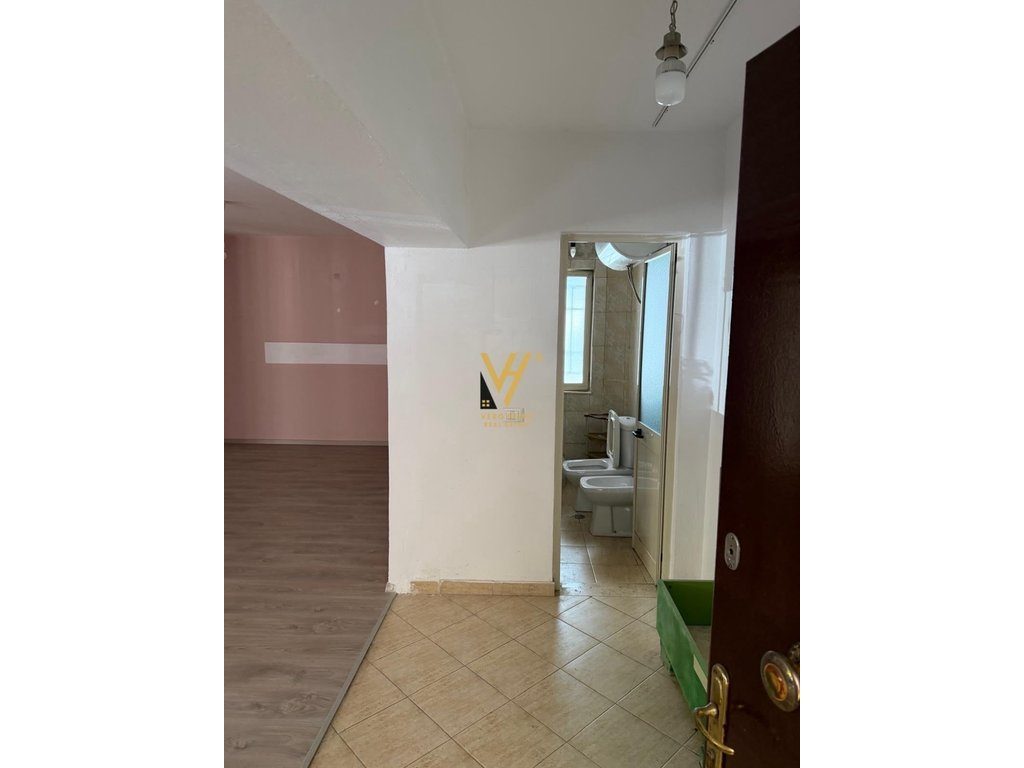 JEPET ZYRE 56 M2 ME QERA TE GARDA 90.000 LEKE 2