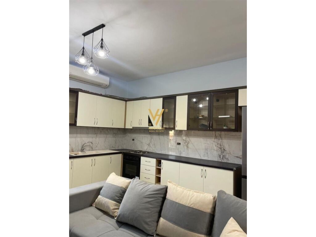 Jepet Apartament 2+1+ballkon me qera te Sauku i Vjeter 100 m2