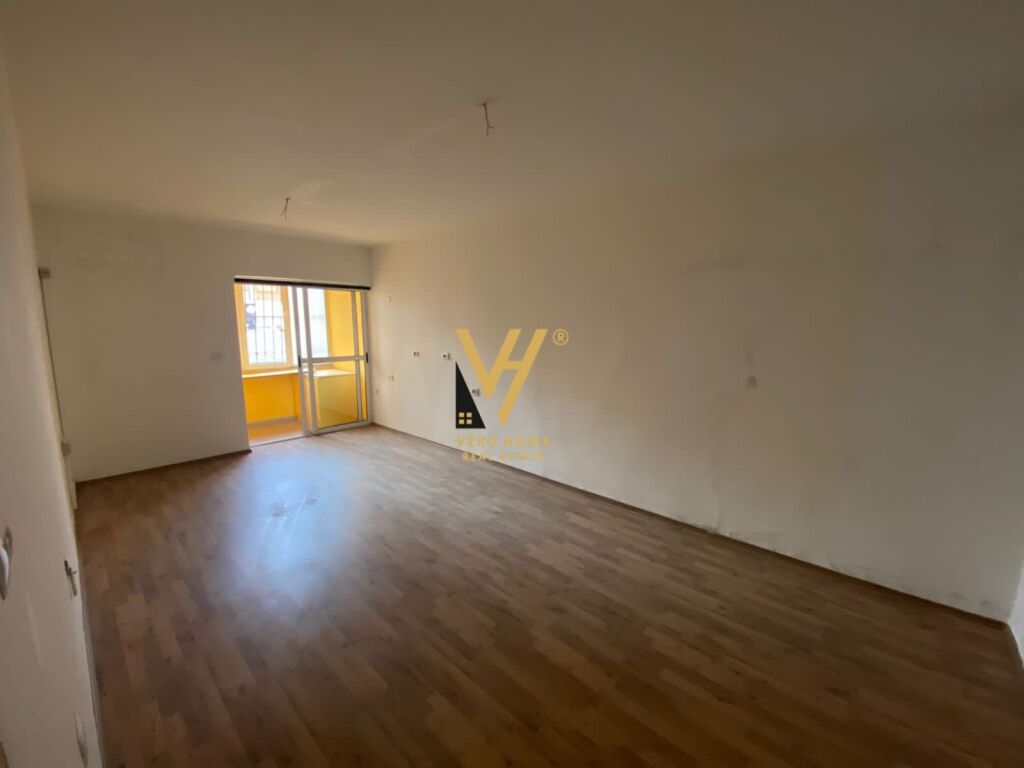 Jepet zyre me qera te Blloku 120 m2 4
