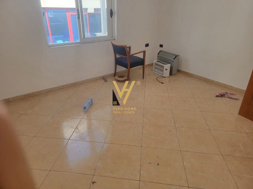 JEPET ZYRE 70 M2 ME QERA TE 5 MAJI 300 EURO 2