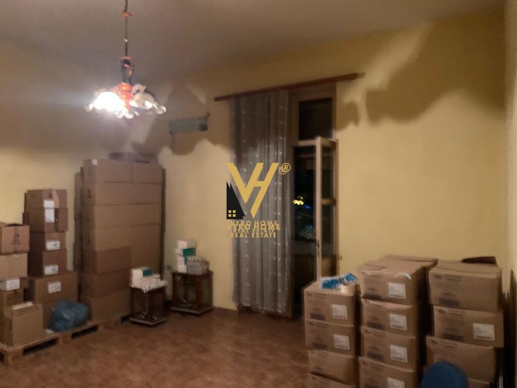 JEPET ZYRE 150 M2 ME QERA TE RRUGA PANORAMA 1.500 EURO 2