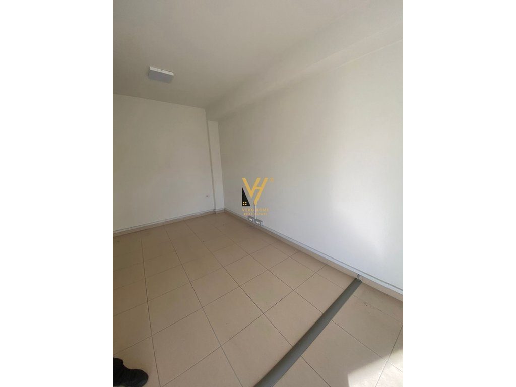 JEPET AMBIENT 68 M2 ME QIRA TE RRUGA E KOSOVAREVE 750 EURO 3