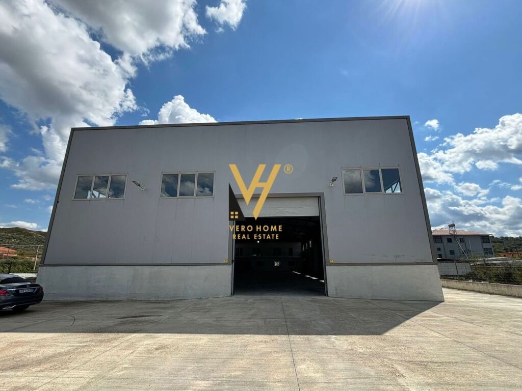 Jepet Kapanon me qera ne Marikaj , Vore 1620 m2 3