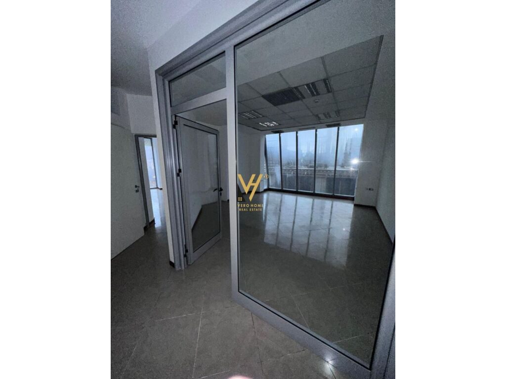 Jepet zyre me qera ne Vasil Shanto 300 m2 3