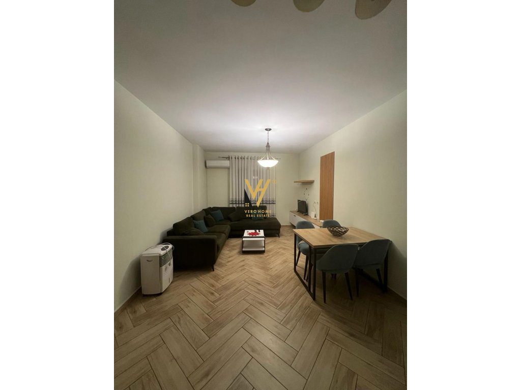 JEPET APARTAMENT 1+1 ME QERA TE RRUGA E DIBRES 50.000 LEKE