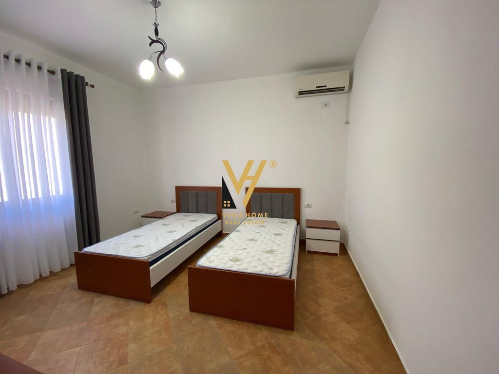 JEPET APARTAMENT 2+1+2 ME QERA NE SHKOZE 650 EURO 4