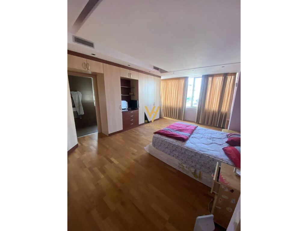 Jepet Zyre me qera te Blloku 160 m2 3