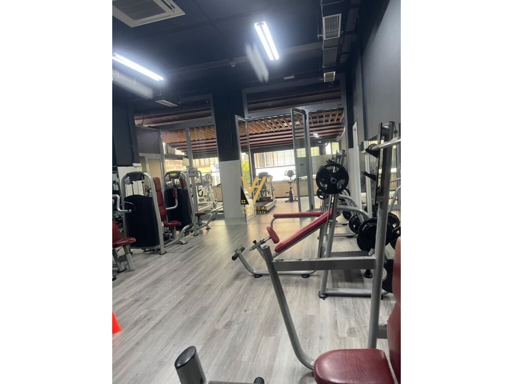 Shitet Biznes Palester te Komuna e Parisit 380 m2 3